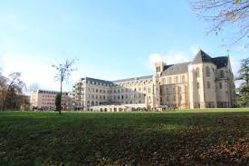 05 49 21 11 50. Lycee Prive Sainte Genevieve Wikipedia