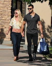And now her fitness model boyfriend sam asghari is doing the same. Britney Spears And Boyfriend Sam Asghari Enjoy Shopping Trip As She Focuses On Her Wellbeing Entertainment Tonight