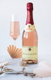 Sektflaschenetikett für den hochzeitswein zum selbst designen keine mindestbestellmenge schneller versand hochwertige papiere. Etiketten Gestalten Mit Rotkappchen Sekt Etiketten Gestalten Rotkappchen Sekt Diy Valentinstag Fur Ihn