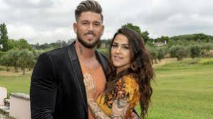 Presidential candidate donald trump (r) applauds and indiana governor mike pence waves as pence's daughter charlotte looks on at a. Seit Monaten Hat Mike Heiter Etwa Elena Miras Betrogen Promiflash De