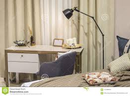 À vous de donner la bonne direction et de mettre le frein quand ça va trop loin. Une Salle Moderne Pour Un Adolescent Dans Le Style Scandinave Un Lit Un Bureau Un Fauteuil Rideaux Une Chambre A Coucher Co Image Stock Image Du Lampe Home 115386553