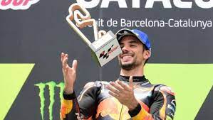 Miguel ângelo falcão de oliveira (almada, 4 de janeiro de 1995, 26 anos) 1 é um piloto de motociclismo português que participa na categoria de motogp com a equipa red bull ktm factory racing. Motogp 2021 Ktm S Miguel Oliveira Holds Off Late Surge From Johann Zarco To Win Catalonia Motogp Sports News Firstpost
