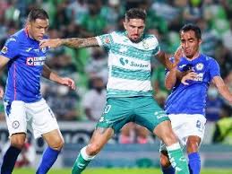 Santos busca llegar al área de josé de jesús corona. Effuiy8ow0lcnm