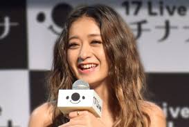 It ' s a small present for you. ã¿ã¡ã‚‡ã± è‹¥ã‹ã‚Šã—é ƒã®æ¯è¦ªã®å†™çœŸã‚'å…¬é–‹ ãã£ãã‚Šã™ãŽã‚‹å§¿ã«é©šæ„• ãƒ‹ãƒ¥ãƒ¼ã‚¹ã‚µã‚¤ãƒˆã—ã‚‰ã¹ã‡