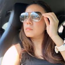 Ali Connell (@alionthefly)