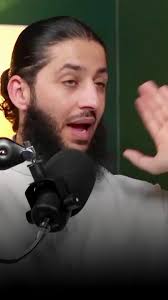 Akh Ayman: La Historia de la Bolsa en su Estómago