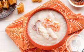 Saya sedang kangen bubur seafood waktu di kampus dulu, dan pas juga sedang ada stok aneka baso seafood. Rasamasa Bubur Seafood
