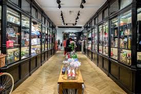 Check spelling or type a new query. Visual Merchandising Boutique Ines De La Fressange Paris Le Petit Florilege Boutique En Ligne De Decoration Interieure Architecture