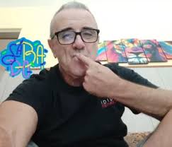 Atiéndete, cuídate a ti misma. Sal a caminar un rato, come tu comida  favorita, llama a tu mejor amiga, Ilora si es necesario. Lee un un libro,  tómate unas vacaciones, haz lo