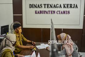 Lulus seleksi psikotes, fgd panel interview & medical check up. Di Saat Pandemi Jumlah Pencari Kerja Di Sukabumi Tinggi Republika Online