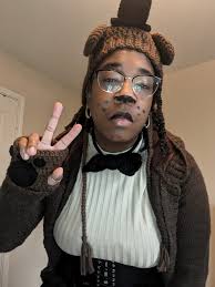 Any five nights of Freddie's fans?? Tracksuit I'd say it would fit probably  an 8-9 year old and the shoes say they are a size 5 but when they arrived  they didn't