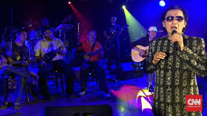 Mus mujiono lahir di surabaya, jawa timur, 15 maret 1960 adalah seorang musisi jazz indonesia. Mus Mulyadi Sang Buaya Keroncong Indonesia