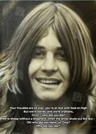 Oasis are bigger than beatles c'mon you know 15years later we are bouncing  legends rock n roll will never die as long as Liam Gallagher is still  breathing