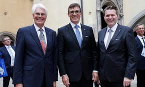 It started slowly and built to a crescendo and they went wild when the score flashed on the big. Ihk Regensburg Mit Neuer Fuhrungsspitze Wirtschaft Nachrichten Mittelbayerische