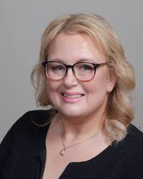 Sarah Ezell's Instagram, Twitter & Facebook