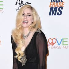Lavigne has sold more than 40 million albums and over 50 million singles worldwide since her professional debut. Avril Lavigne Ich Habe So Viel Durchgemacht Der Spiegel