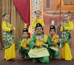 Tarian zapin berasal dari parsi. Comel Sangat Tarian Zapin Tu