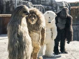 A lawyer is given the mission of revitalising a bankrupt zoo that has no animals. Sinopsis Secret Zoo Viu