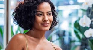 Garota do Momento': Basílio perde o controle do automóvel