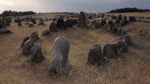 For information om entrépriser og åbningstider, se venligst nordmus.dk. Gravpladsen Vikingemuseet Lindholm Hoje Nordjyllands Historiske Museum