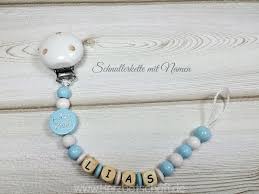 Personalisierte schnullerketten benötigen bestimmte elemente, um ihren zweck zu erfüllen und damit sie sicher sind. Diy Schnullerkette Passender Greifling Mit Namen Basteln Herzelei De