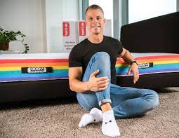 Der unternehmer adam szpyt hat mit matratzen millionen verdient. Bett1 De Wird Mitglied Im Bundnis Gegen Homophobie Lsvd Berlin Brandenburg Lsvd Berlin Brandenburg