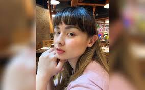 Ayahnya penganut buddha, sedangkan ibunya beragama katolik. Cerita Artis Cantik Joanna Alexandra Terjerumus Ke Dunia Gelap Pakai Narkoba Hingga Hamil Di Luar Nikah