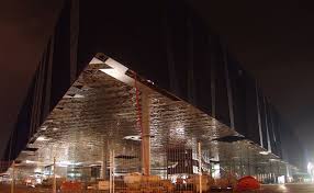 Dec 20, 2020 · la capital alemana inaugura el humboldt forum, un vasto museo etnológico y centro intercultural ubicado en el reconstruido palacio real de los hohenzollern. Barcelona Edificio Forum Plaza Construction Site Building Facade Sydney Opera House