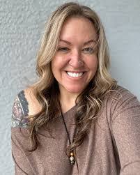 Cara Foreman's Instagram, Twitter & Facebook