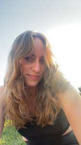 Hi I'm Ella! I'm going to be a freshman in the fall at PBSC. I'm looking  for roommate(s) to live with at University Park. I love going to the beach,  hanging with