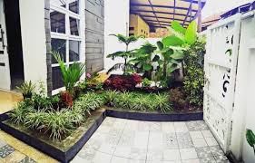 Seharusnya di rumah terhibur dengan danya taman mini di depan atau di belakang rumah. 45 Kreasi Taman Minimalis Beserta Tanaman Hias Yang Cocok Ditanam