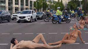 Proteste ohne Kleidung: Stuttgart und die Nacktheit