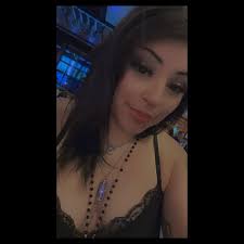 Baby, if you like it, just reach out and pet it This one doesn't bite, it  doesn't get aggressive Show you how to touch it, hold it like it's precious  It don't