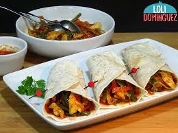 Sirve caliente con tortillas de maíz. Fajitas De Pollo Con Verduras Ideal Para Cenas O Comidas Informales