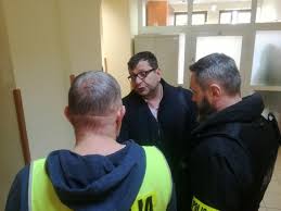 Uwaga jeśli masz mocny materiał dowodowy na członka pis lub księdza, skontaktuj się ze mną pod adresem z.stonoga@icloud.compic.twitter.com/q1ul25fbcc. Zbigniew Stonoga Stanal Przed Lubelskim Sadem Prokuratura Zarzuca Mu M In Przywlaszczenie I Pranie Brudnych Pieniedzy Kurier Lubelski