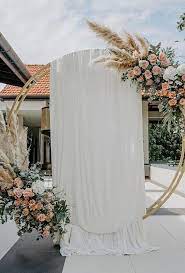 Boda Floral Puertas De Luna Puerta De Boho Con Tul Baldefullof Roses Weddings Nosotros Vida In 2020 Floral Wedding Wedding Decorations Rose Wedding