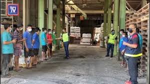 Karena karakteristik tanah liat kaolin tersebut, lebih baik pengerjaannya dicampurkan dengan tanah liat ball clay untuk membuat campuran porselen yang sempurna. Laman Web Pejabat Daerah Dan Tanah Muallim Iklan Jawatan Kosong Spa Negeri Perak Cute766