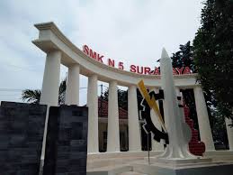 Check spelling or type a new query. Bingung Cari Sekolah Inilah Daftar 5 Sma Dan Smk Terbaik Di Surabaya
