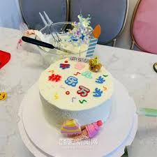 管家过生日无法和家人团聚，业主有的做蛋糕、有的做零食花束丨“管家小妹辛苦了，生日快乐！”_王秋月