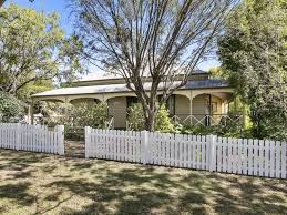 29 George Street Newtown Qld 4305 With Images Queenslander House Australian Homes Dream Cottage