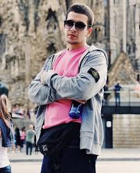 Автор популярных треков околофутбола, запрети мне в венгрии федука свела судьба с рэпером rodnique с которым в дальнейшем они начали. Neozhidannyj Perfomans Reper Feduk Ispolnil Hit Rozovoe Vino V Moskovskom Metro