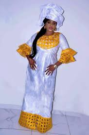 Mode africaine bazin mode africaine femme robe africaine dentelle robe en pagne africain robe bleu aqua tenues de sortie styles vestimentaires africains femme senegalaise modele tenue africaine. Pin On Monde Mali