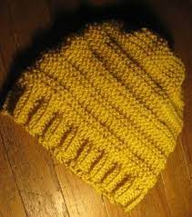 Knit a hipster hat following step by step instructions with pictures & sizing recommendations. How To Easy Beginners Knit And Purl Hat Knitting Pattern Easy Knit Hat Knitting Knitting For Beginners