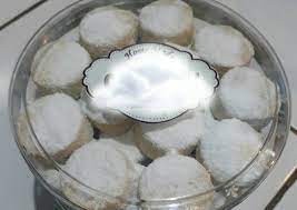 Di sini kita memilih jenis yang menggunakan tambahan jambu mete di dalamnya sebagai variasi untuk warna dan rasa kuenya, sangat berbeda dengan kue kering keju, dan kue kering kacang yang telah di bahas sebelumnya. Resep 162 Putri Salju 1 Kg Ngeprull Oleh Cece Wanti Cookpad