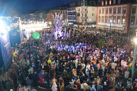 Der rosenmontag ist insbesondere im rheinland und rheinhessen der höhepunkt der karnevalszeit. Rosenmontagsbilanz Drei Sexuelle Belastigungen Herrenloser Rucksack Keine Sturmschaden Und Debatte Uber Nachhol Zug Mainz