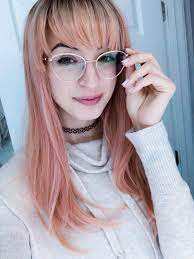 X 上的Gibi 🐝：「This is Lydia 😌 any guesses on what she does for a living?  You'll find out Tuesday!!! https://t.co/IHDT40Swww」 / X