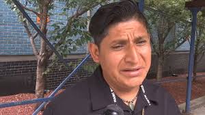 Familia de trabajador va a la morgue a reconocer el cuerpo