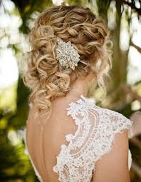 Cliquer ici > coiffure mariage, ou bien retounez en haut de cette page. Coiffure Cheveux Frises Pour Mariage Cheveux Frises Nos Plus Jolies Idees Pour Les Coiffer Elle