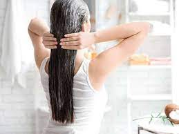 If you decide to buy coconut oil in solid form, you must first melt it: Top Uses Of Coconut Oil For Hair Femina In