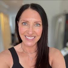 Sara Lyford's Instagram, Twitter & Facebook